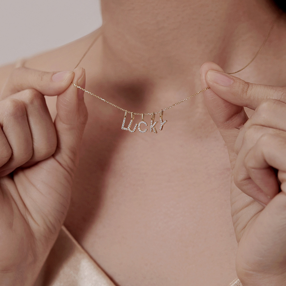 Collar con Colgante de Letras  - Event Z reseña y precio